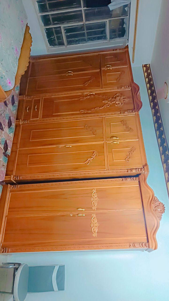 غرفه اخشاب صاج مستخدمه نظافتها 95% عنوان الخاجيه شارع 40
***********
