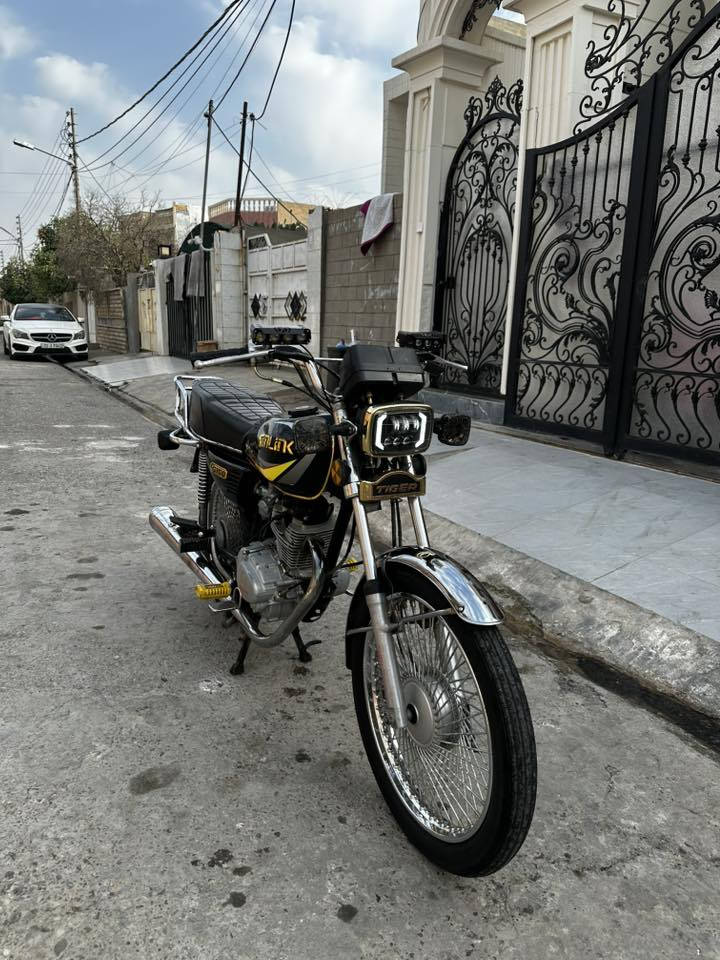 سلام عليك دراجه تايكر ٤ كير نضيفه لا صرف لا بخار لا صوت شلعه ومعدل يشك شك الدراجه نضيفه وكل عيب نابيه متصرف عليه ربع بس نقصه عندك شوته واشاره يسار من وره واحد اثنينهم يكلفك ١٠ لو اقل نشرات ابيض من جوه وزنون من فوك امخليلك يعميالدراجه ماشاءالله فول سعر ٣٨٠ وبي مجال قليل رقم ***********
