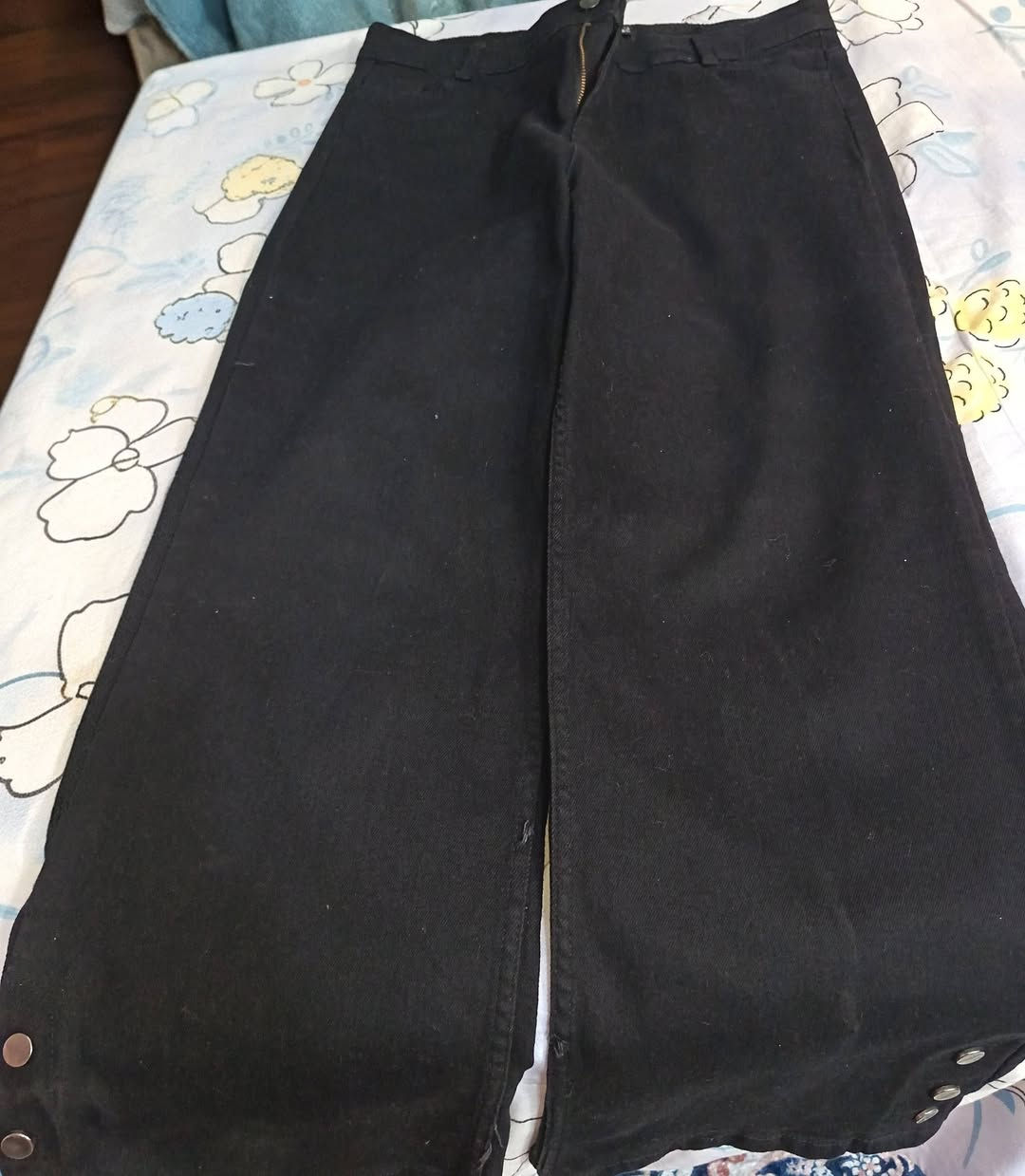 السلام عليكم السلام عليكم ورحمة الله وبركاته
بنطرون شتوي خامة ثقيله جدا  ملبوس مره وحده
بغداد الغزالية سعر 10 الاف
#الجميع


**إذا كنت صاحب هذا الإعلان وتريد حذفه لأي سبب، رجاءا أرسل رسالة إلى الدعم الفني**