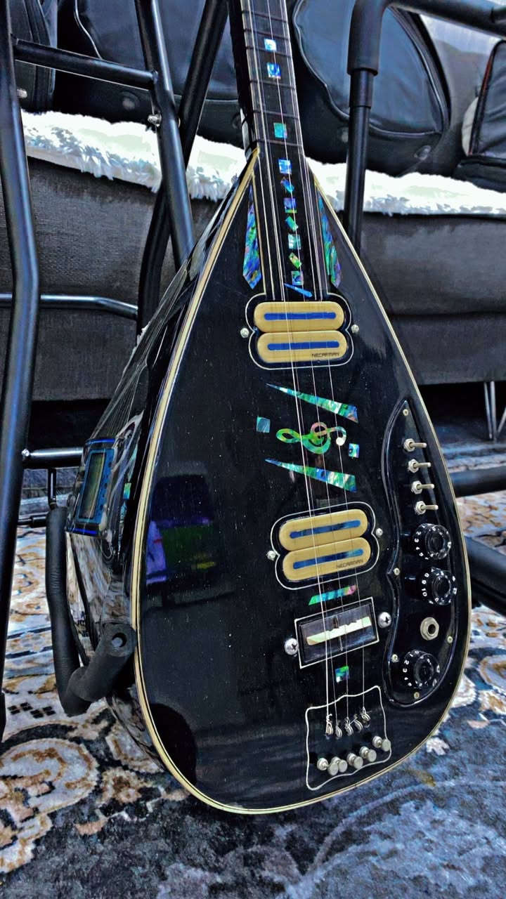 بو فروشتن
ماركه ى - Armoni❤️
وه جبه ي يه كه م 
مايكي -necerman
ئيكولايزر 
جانتاي درع 
سازيكي بئ شوخت و ته قين و درز
كومينت ❌
***********
