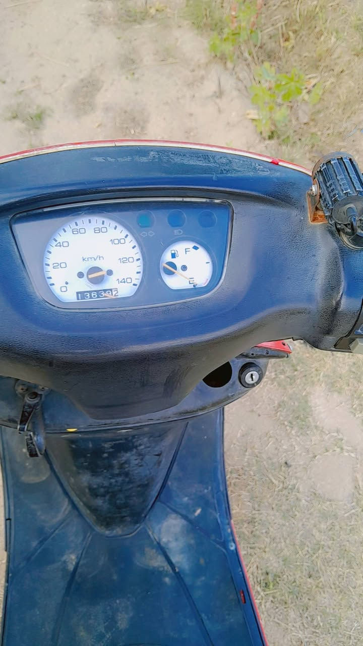 دراجه للبيع فراشه ..ياباني .نثيه ..4T.140
محرك مجفت جديد..بوش بستم ولفات..+..زنجيل ومساطر.
كابريتر..محور يراني مع الشوته إيراني...دراجه جاهزه وخير من الله ..........او مراوس بدراجه إيراني 
السعر 350..وبيها مجال ...***********
