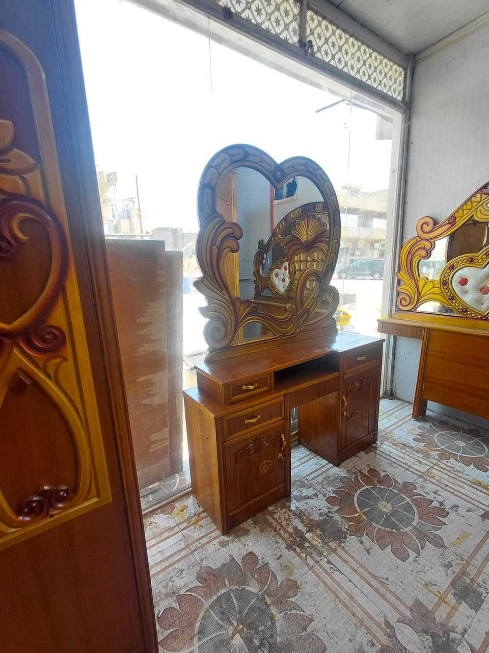 غرف  نوم عدد اثنين صاج طابقين داخل وخارج صاج ضهر جرجوبه خمسه ملم دنك زان زاويه كنتوري عنوانهم كوت حي الجهاد شارع النجارين نجارة ومعرض الحجامي الاتصال او مراسلة الصفحه علمآ ان  كل غرفه وسعره يختلف عن الثانيه 
***********
