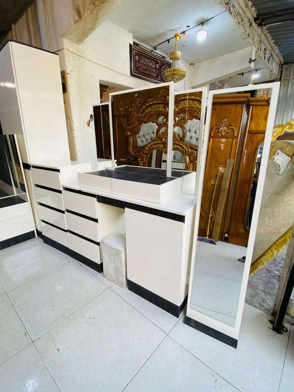 غرفه تركيه للبيع 
عدد القطع 10
السعر 950
نقل وشد مجاني داخل بغداد


**إذا كنت صاحب هذا الإعلان وتريد حذفه لأي سبب، رجاءا أرسل رسالة إلى الدعم الفني**