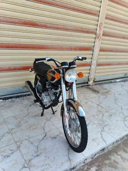 سلام عليكم دراجة اربعة كير تعمير جديد شاصي هوند مرقم وشرط رقم مميز دراجة ماشية 800 كيلو الف ماداكة محرك انتنس شلعة ومعدل برغي ما مفتوح فر المصلحين كلهة دراجة تاخذهة الف ما ذب عليهة كاملة من كهربائيات ومن شكل  تعمير باكستاني السعر مليون 650 وبيهة مجال المكان كوت انوار الصدر الاستفسار ‏‪***********‬‏ متواجد خاص
