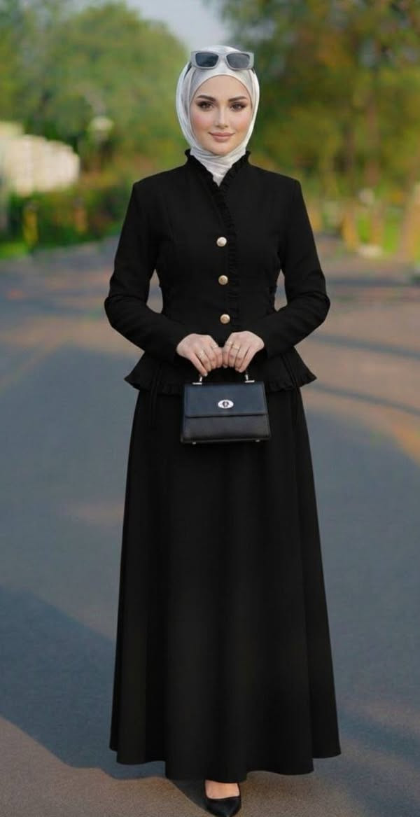 طقم بتصميم فاخر  Vip
مكون من ستره وتنورة كلوش بقصه مميزة بتفاصيل انيقه قطعه راقيه جدا  😍

القماش الاصلي جدا فخم   
* ستره مبطنه طول 60 سم
تنورة طول 105 سم 

* القياسات /
38/40/42/44/46/48 

* الوان / اسود نيلي وبيج 

 القياسات المتوفره :

الاسود / 38 40 44 48 

البيج  /  46 48

توصيل 5 جميع المحافظات


**إذا كنت صاحب هذا الإعلان وتريد حذفه لأي سبب، رجاءا أرسل رسالة إلى الدعم الفني**