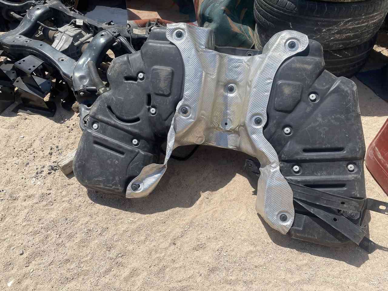 السلام عليكم اخوان عندي كصه كامله مالت جيب موديل ٢٠٢٠ كل قطعه جاهزه ليبل وبعد هواي اغراض مامصورهن الي ايخدمونه كلهن ابيعهم أو قسم 
يتفضل يتصل*********** والاسعار اقل من سعر السوك
والسعر 33ورقه  الخط مفتوح  على مدار الساعه
