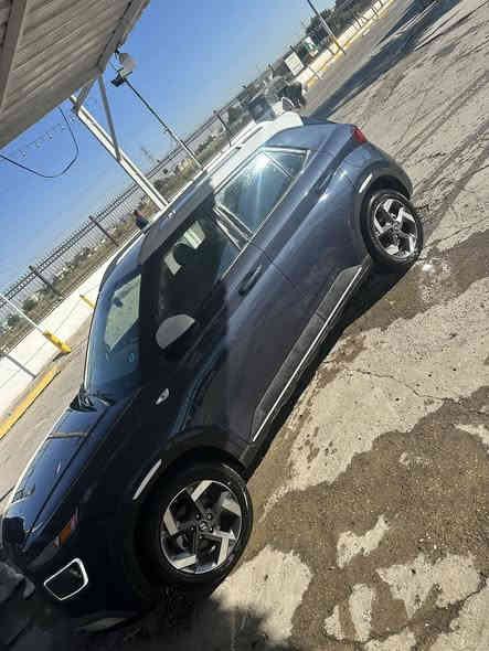 السلام عليكم عندي فينو موديل 2024 زيرووو ماشية الف السيارررة بعدها بريحة الشركة جاملغ مبدل فقط السيارة حساسات شاشة كبيرة كشنات تدفئة  تشغيل عن بعد .. السيارة بالفعل جديدة 
السعر 15000$
رقمي *********** بغداد
