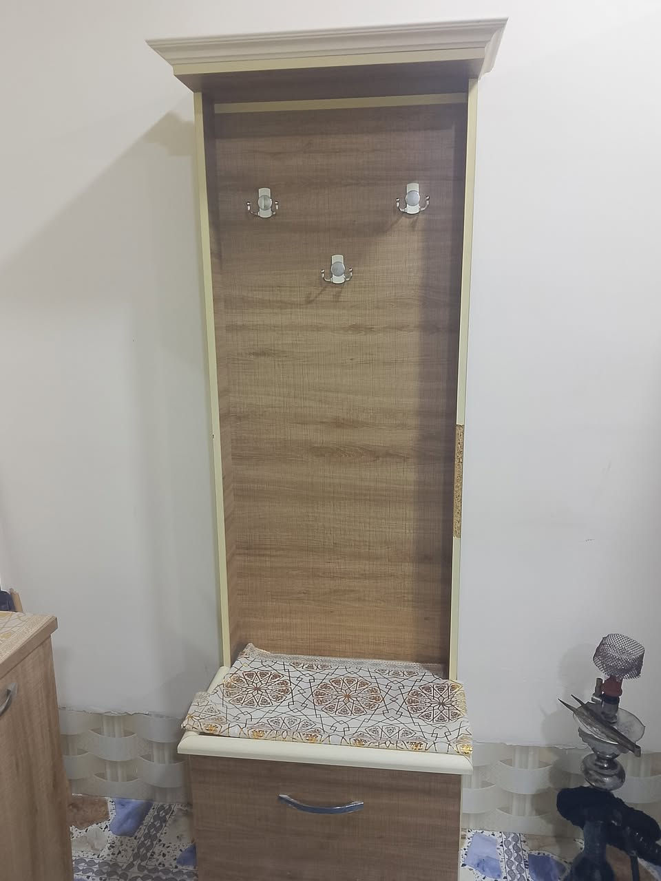 السلام عليكم للبيع قرفه ماليزي جديد مستعمله قليل ست ابواب السعر 450 وبيها مجال ***********
