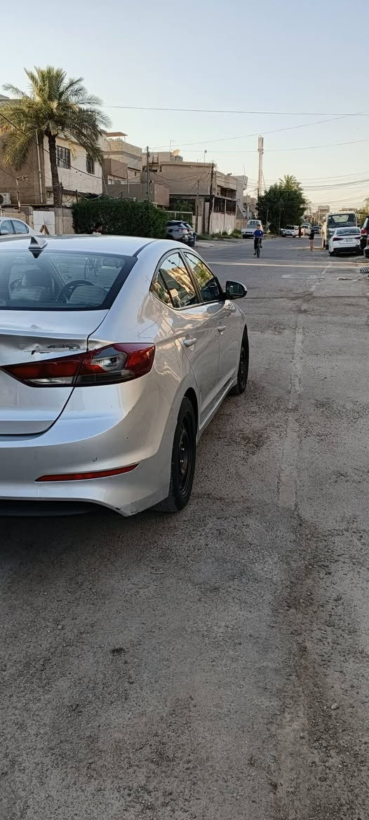 سلام عليكم النترة موديل 2018 رقم اربيل بسمي
كير محرك صدر مكفول
حادثها بنيد صور الحادث موجودة بل منشور 
وبيها قبق الجنطة مصبوغ بدون حادث بدون اي ايرباك 
العنوان بغداد المشتل 
مواصفات نص فول 
السعر 113 وبيها مجال شي بسيط 
الاستفسار ***********
