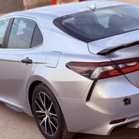 كامري 2021 se للبيع   داخل جلد  كرسي السايق كهربائي  تحكمات جهتين   مث...