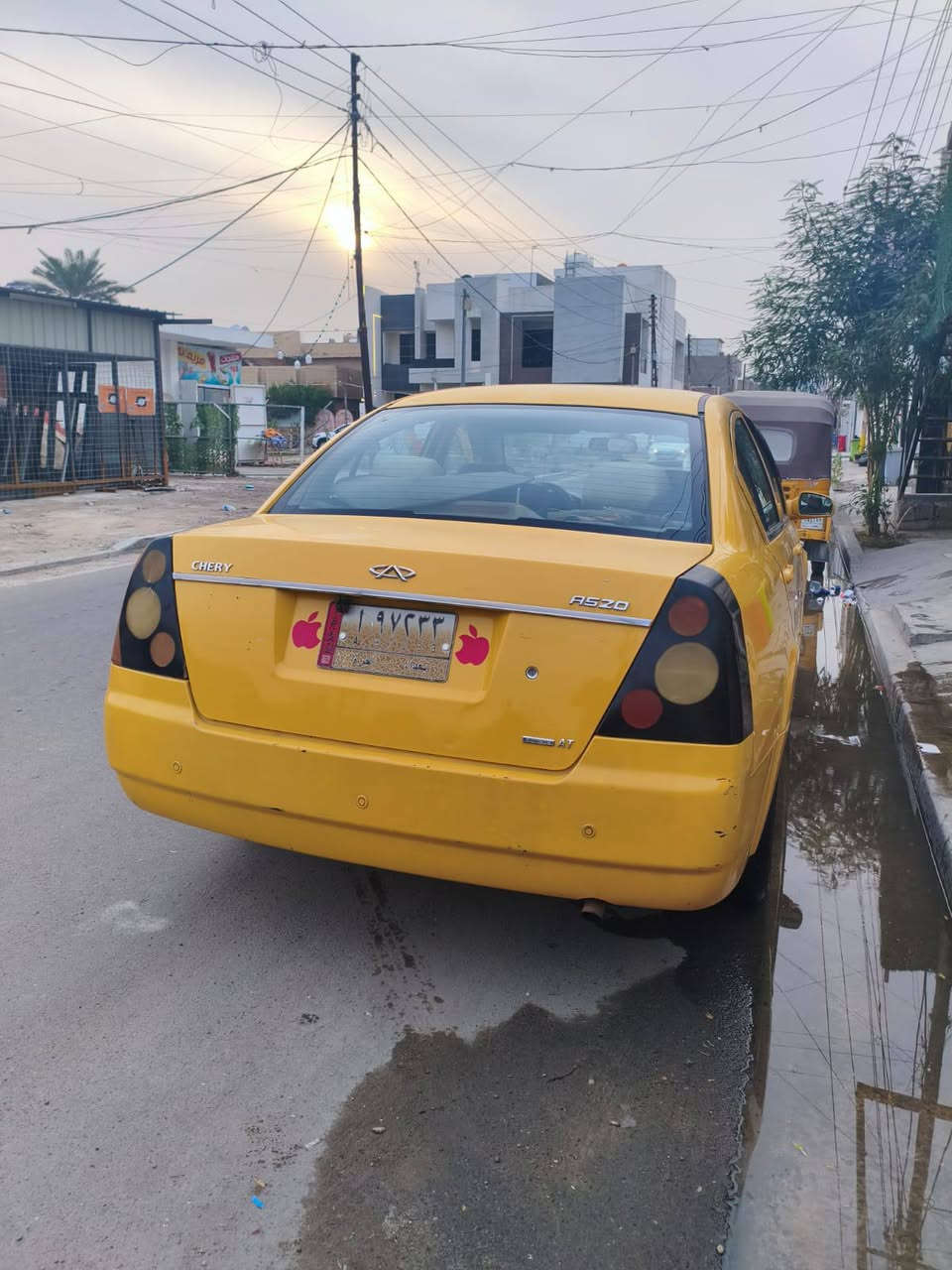 السلام عليكم  .. 
شيري A5 موديل 2011 
بدون حادث  .. 
محور گير ومحرك كورلا 
المكينة بيهة تبخير 
الكير ممتاز 
دواخل نظيفة 
صدر امامي خلفي جديد قبل اسبوع بدلتة مع الدبلات كلفني 300 دولار 
باتري جديد 
عبوة فيت بم كاملة جديدة 
تخم تاير نظيف 
تبريد + تدفئة  ممتازة 
شادلهة شاشة + دمام 
بنيد وقمارة بيهن جراد كلير
سيارة جاهزة 
سنوية نافذة 2027 
عليهة اقل ورقة هيئة ينزل من سعرهة
السعر 32 وبيهة مجال قليل
المكان بغداد / حي الفرات 
***********
ملاحظة / شرط اللي يشتري يحول مباشرتا
