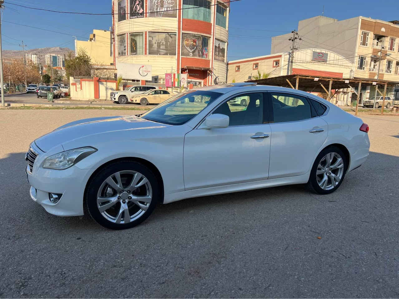 للبيع نقداً او للمراوسة حسب القناعة… انفنتي M37… موديل ٢٠١٣… محرك ٦ سلندر…. كير اوتو… فول مواصفات… رقم وسنوية جدد… بيهه جاملغ السكن بخ بدون ضربة وهلال خلفي شوية صبغ… السيارة كلهه بلادية ومابيهه ولا نقص… المكان دهوك… السعر ١٢٠ ومجال…. للاستفسار 
***********
*********** دهوك, العراق
