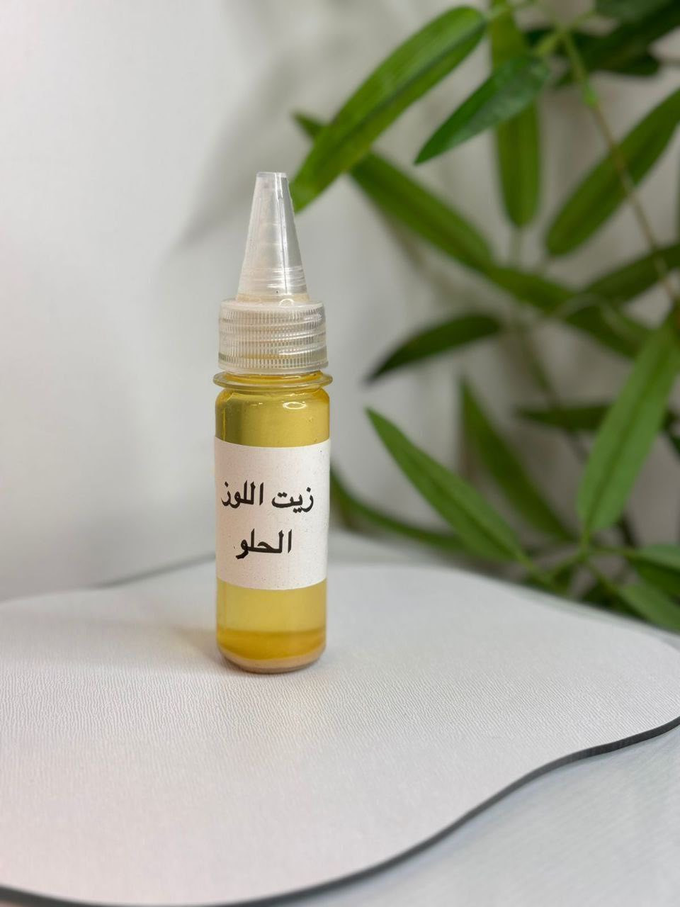 زيت اللوز الحلو الطبيعي ✨
سر النعومة والجمال ببطل صغير 😍
✔️ يرطب البشرة بعمق ويمنع الجفاف
✔️ يفتح ويوحد لون البشرة مع الاستمرار
✔️ يقلل الهالات ويغذي منطقة تحت العين
✔️ يقوي الرموش والحواجب
✔️ مثالي للشعر… ينعمه ويقلل التقصف
يناسب الوجه، الجسم، الشعر وحتى للأطفال 👶💛
خفيف وسريع الامتصاص وما يترك دهنية مزعجة
إذا تريدين عناية طبيعية 100% ونتيجة واضحة ✨
زيت اللوز الحلو هو اختيارج الصح 🌿

100مل
/50مل


**إذا كنت صاحب هذا الإعلان وتريد حذفه لأي سبب، رجاءا أرسل رسالة إلى الدعم الفني**