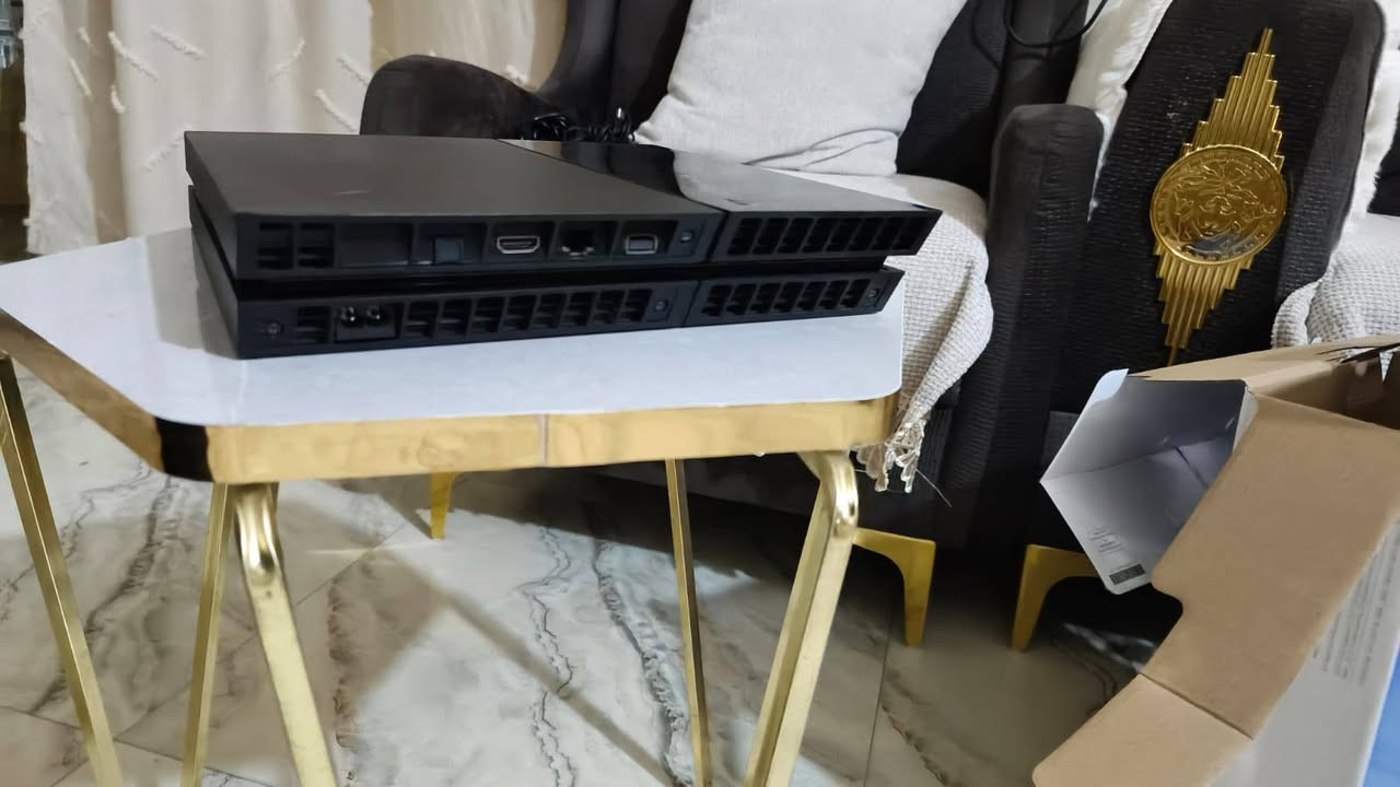 بلي4 فات مفتوح للتنضيف بس مهكر  ويا العاب جوستك 2 نضام 11 ذاكره 500 جهاز نضيف مناسب سعر 245 بيه مجال الاستفسار ***********
