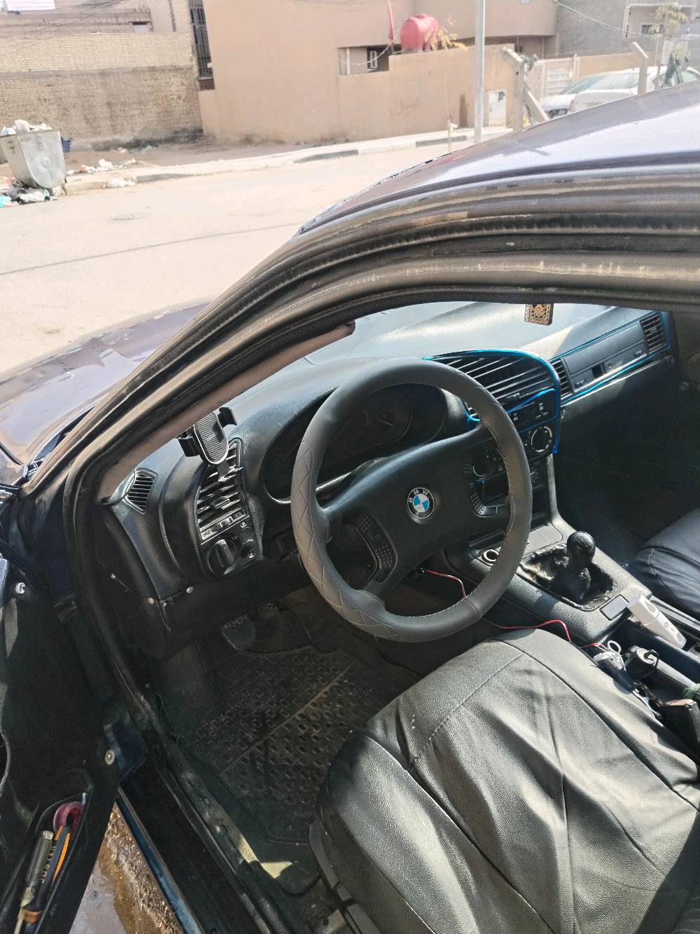 سياره Bmwقصر 336E موديل 91سنويه لل30اي نقص مابيه اترايك وين متريد السعر خاص ***********