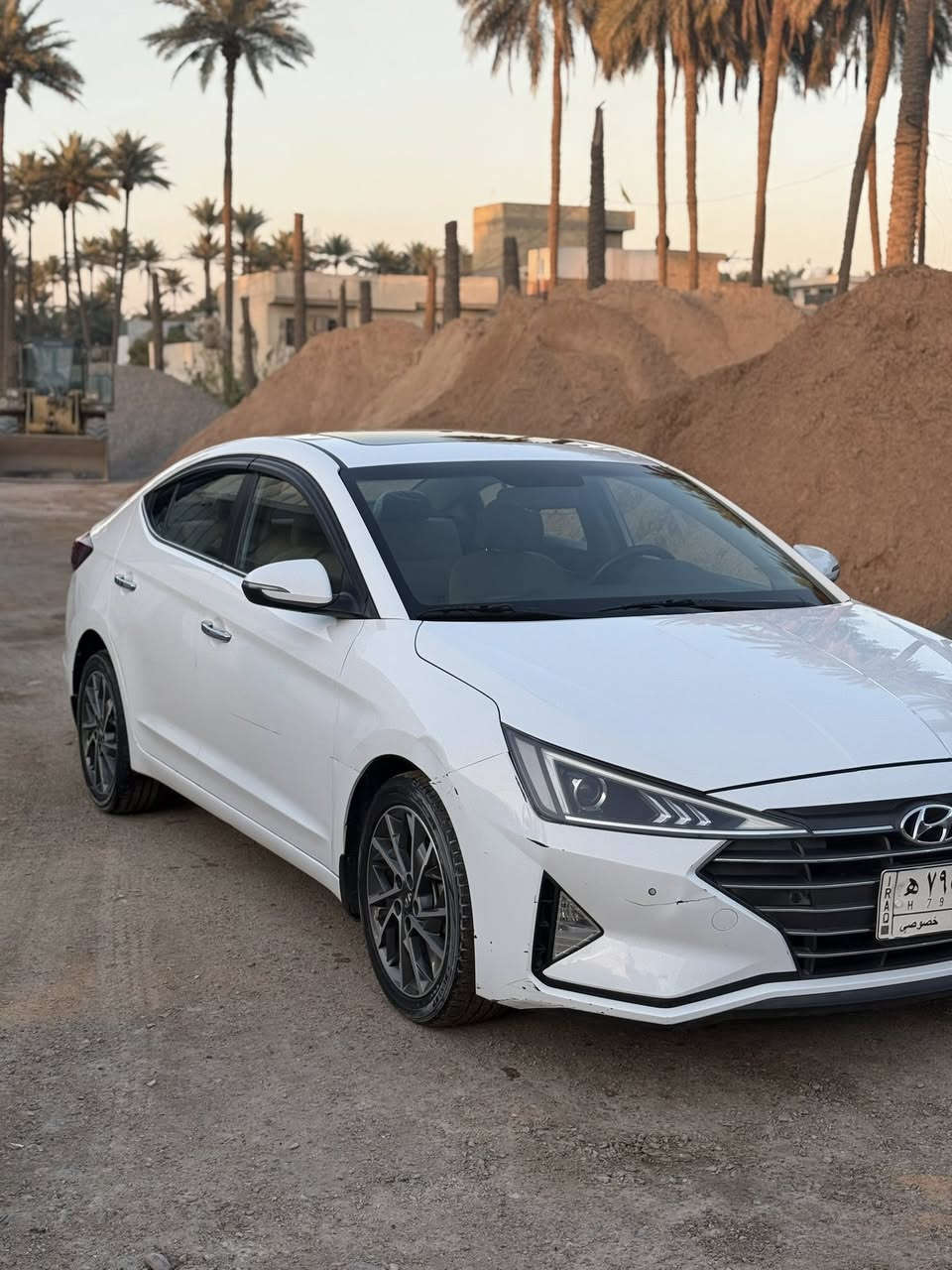 السلام عليكم للبيع سياره النترا 2020 خليجي مكفوله كفاله عامه (مكلف بالنشر)
السياره بيها طخات بسيطه موضحه بالصور 
السياره فوول موصفات بصمه فتحه تحكم 
محرك 2000 دوش 
عداد المشي / 112 ألف 
السعر / 158 وبيها مجال بصيط 
العنوان بغداد اليرموك 
رقم الهاتف 
***********
