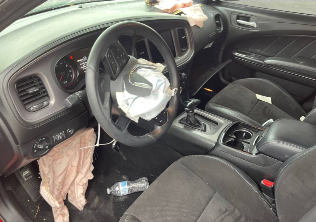 السلام عليكم شاررجر موديل ٢٠٢٣ rtاخر إصدار ٥٧٠٠ فول الأخير رادار فتحه الأخير كلش ماشيه ٣٥ ميل أحدثها بأمريكا واضح بالصور السياره كلير بيها بأمريكا جاملغاات وبنيد السياره شرط شخط  ما بيها رقم بغداد جديد سعرها ٣٢٥ ورقه بيها مجال رقم الهاتف *********** عنوان بصره
