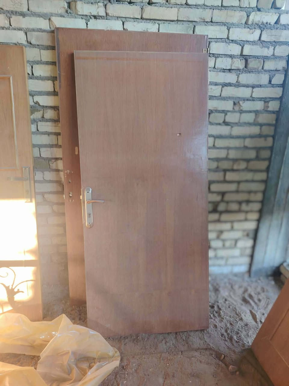 للبيع  0772 139 8584
***********
