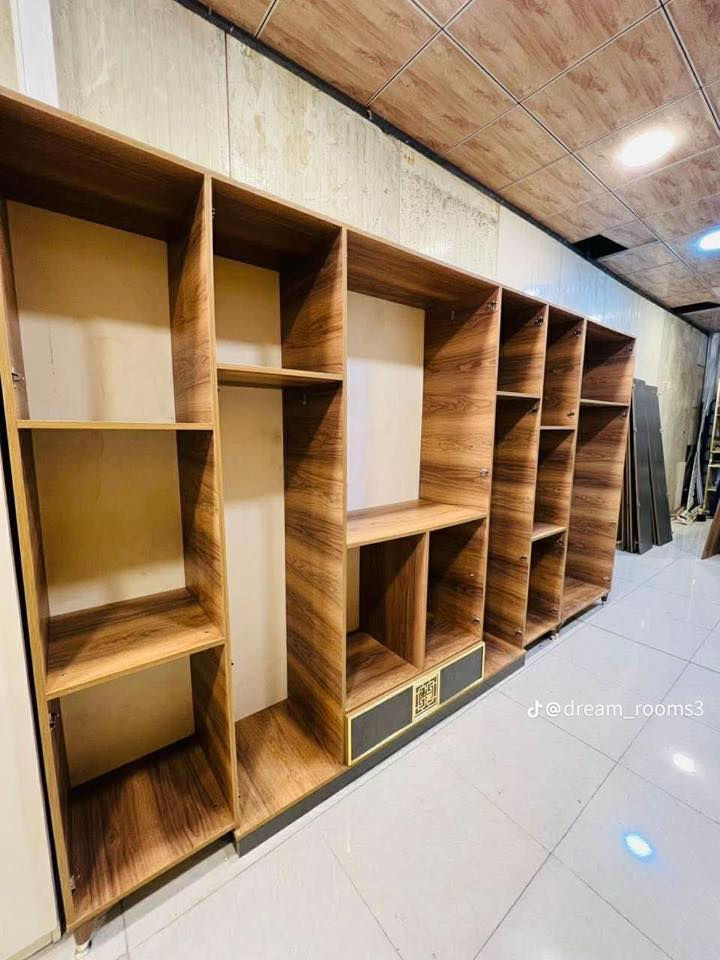 سلام عليكم غرفه نوم مستعمله 10 قطع معروضه ب900 الف وبيه مجال *********** متواجد خط و واتساب
