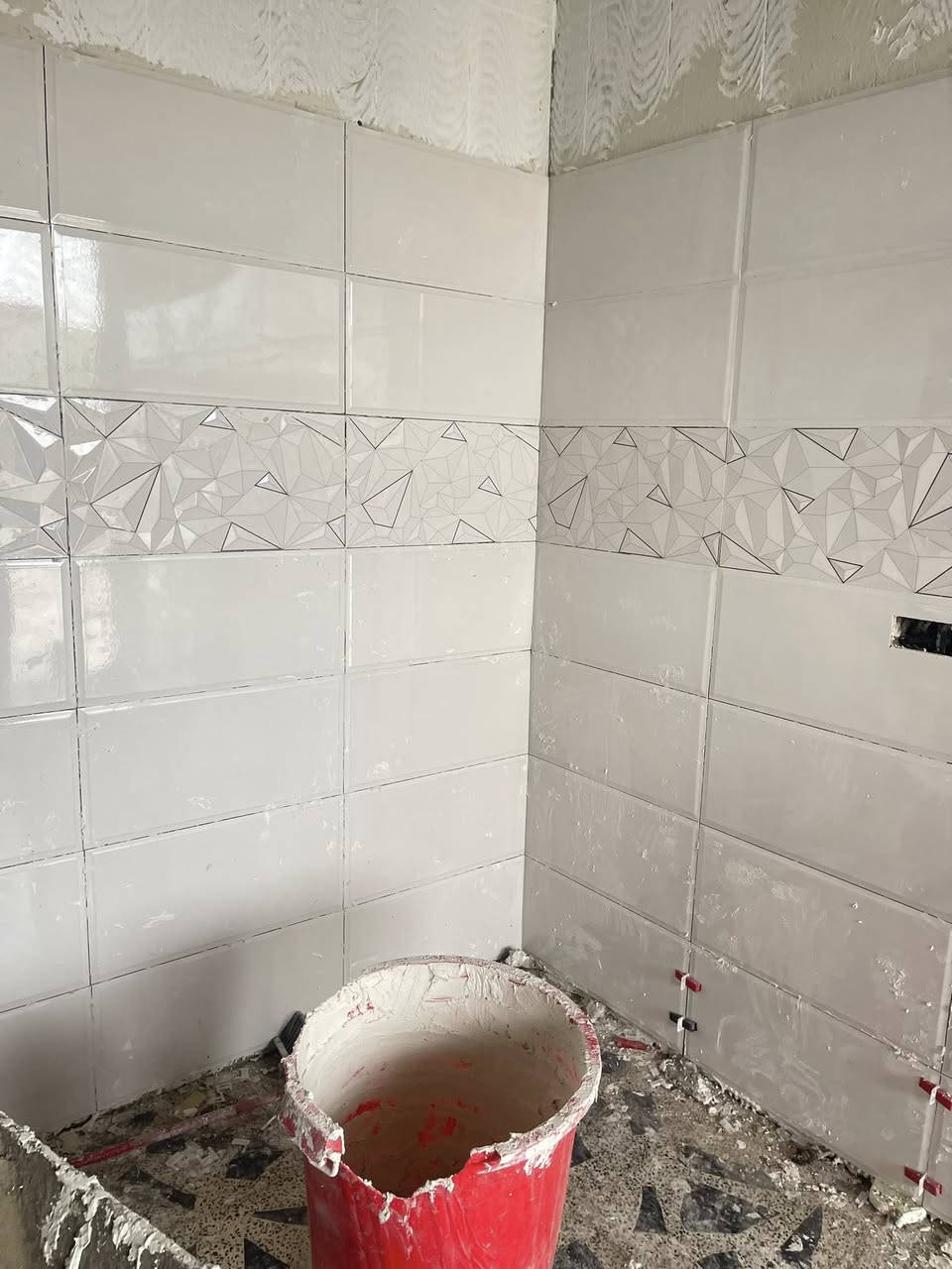 السلام عليكم خلفه سيراميك وارضيات متفرغ حالين
وبطريقك صعد المنشور رزق ناس على ناس والكل على الله ***********وجزاكم الله خير جزاء
