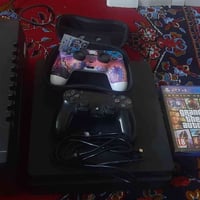 متوفر جهاز ps4 مع اليده و الشاحنه الاصليه ويوجد به يدان مع قرص كراند 5...