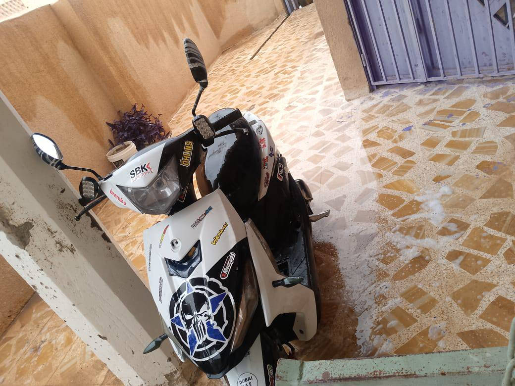 السلام عليكم من رخصة الادمن 
دراجه ماكس للبيع نضيفه جدا لونها اسود و ابيض كشن جلد السعر 400 الف للاستفسار الاتصال على الرقم التالي 
*********** واتساب فقط
