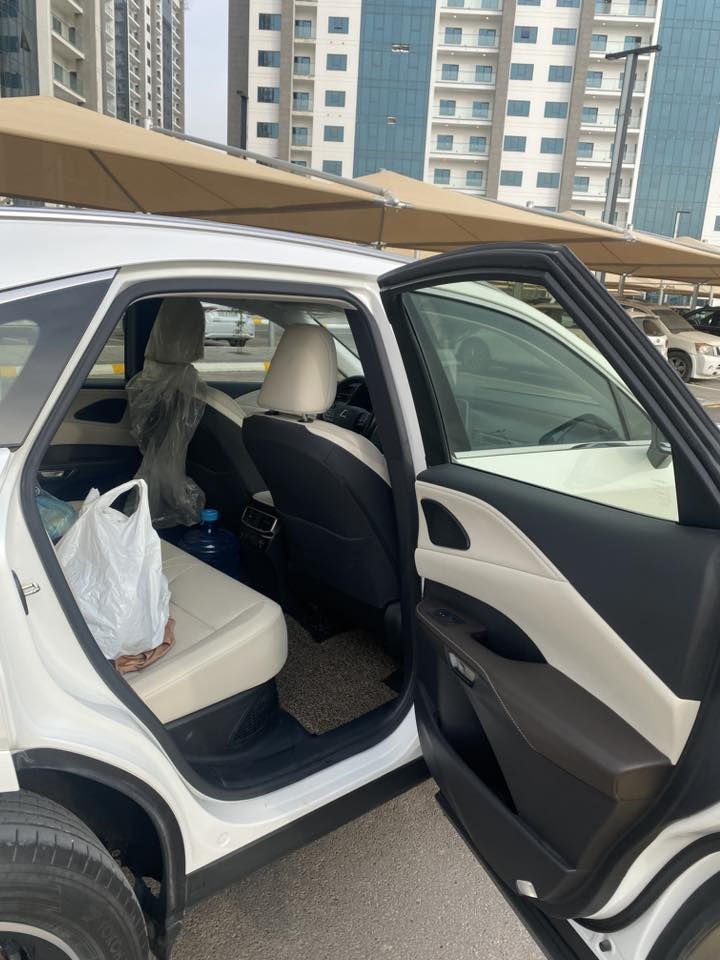 السلام عليكم 
للبيع لكزس RX موديل 2024 ابيض  هايبرد وكاله خليجي بحاله الوكاله مكفوله ماشيه 25 الف كيلو متر فتحه سقف جلد كراسي كهرباء داخل اوف وايت السعر 46.000$ 
الاتصال ***********
