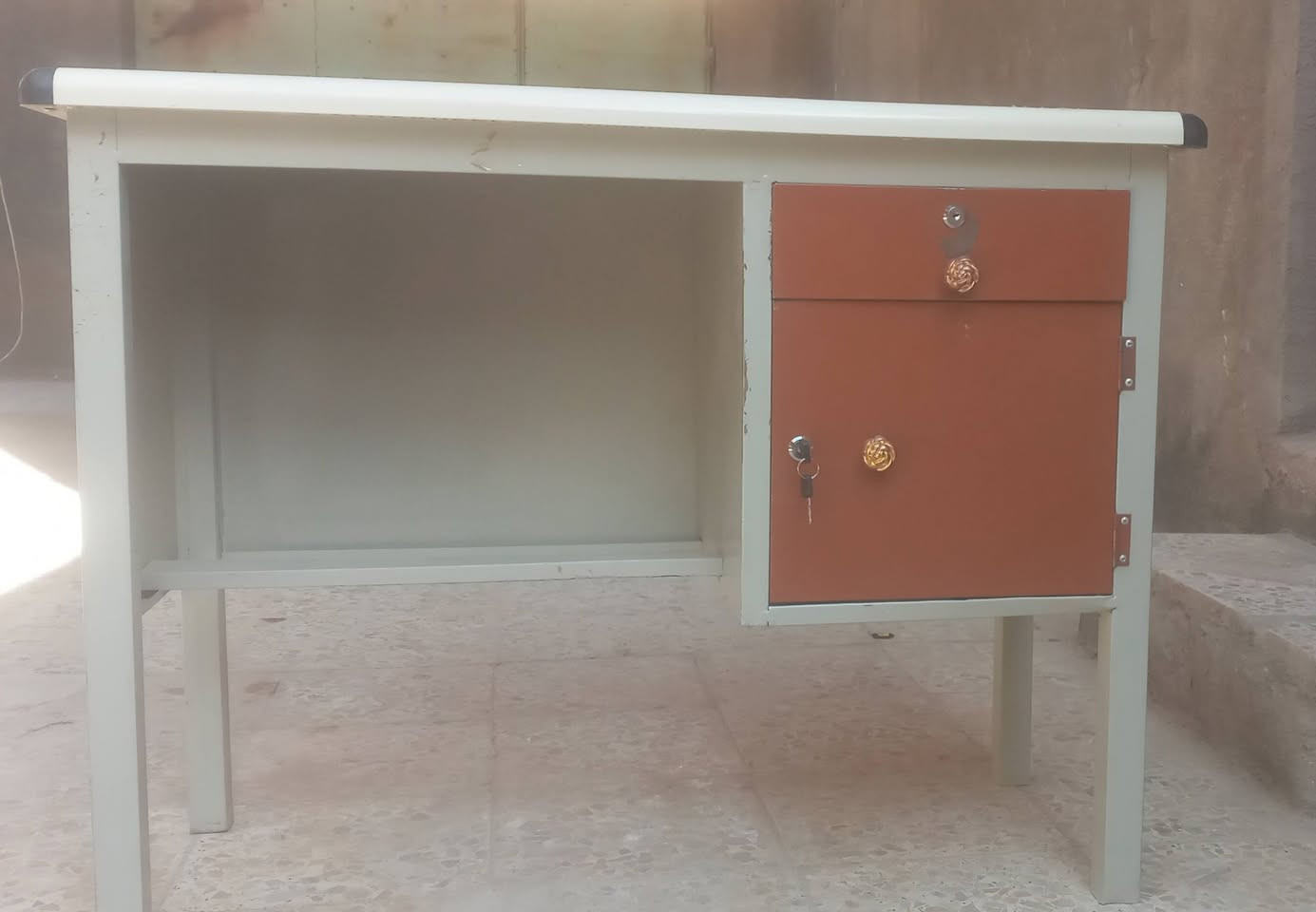 رفوف للبيع تسكام حديد وخشب
الارتفاع ٢متر
الطول ٣ متر 
عمق ٣٠cm  
الاتصال على هاذه الرقم ***********
