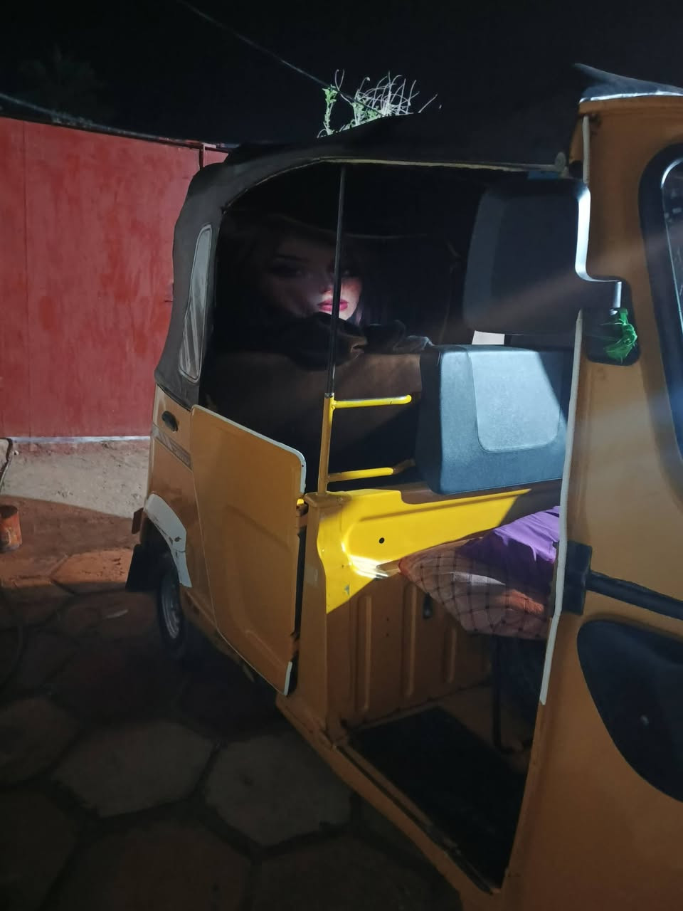 لبيع تكتك مديل 20 اوراق مدخلها هزه بل مرور وره العيد يجي الوكيل حجي غفار  يبصم دراجه وتترقم  حلوه ونضيفه وكشرتها حلوه ,,وساب مفتوح *********** مكاني قضاء الغراف
