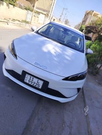 للبيع سيل 5  ماشيه 4000  بانزين و7000 كهرباء المجموع 11000 السيارة مكف...