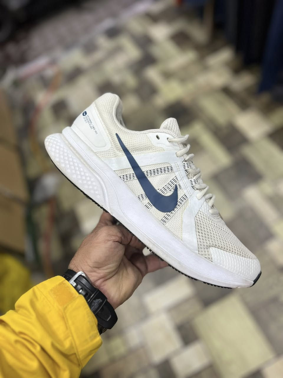 نايك 
بالة اصلي
قياس 45
توصيل جميع محافظات 
واتساب
***********
