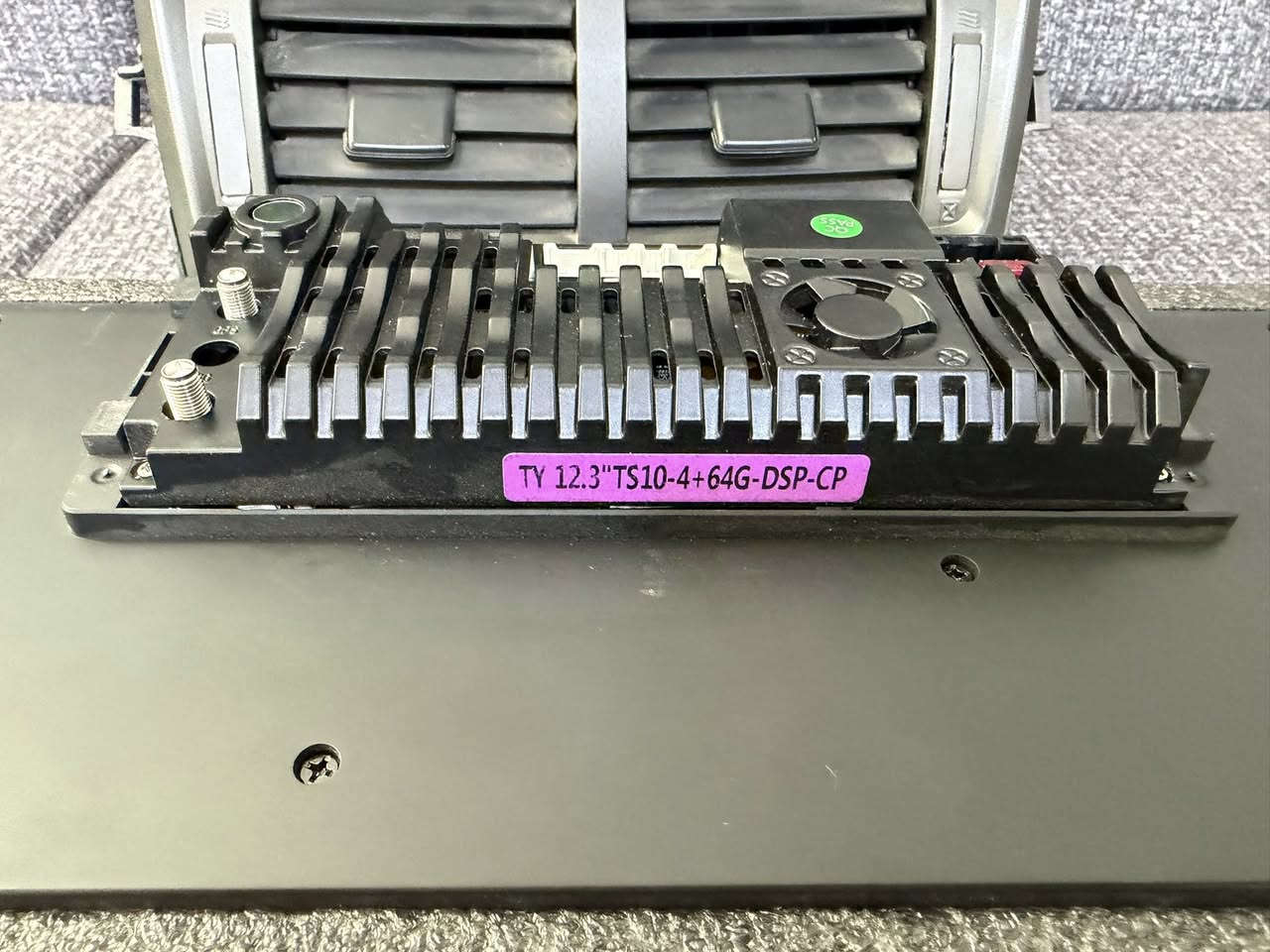 شاشه كورلا شكل لكزز كامله هي والدكت
فول مواصفات TS10
اربع كامرات
سيم كارت
ذاكره 64حقيقي
***********
