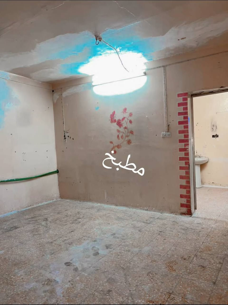 شقه كبيره في الأمن الداخلي قرب شارع الزبير عل شارع العام يم مدرسة الفراهيدي الأيجار تحتوب عل دايوانيه كبيره خارجيه معزوله الوحدها أو غرفتين نوم أو صحيات داخل البيت أو مطبخ او صطح الأيجار 500    ***********. الأستفسار
