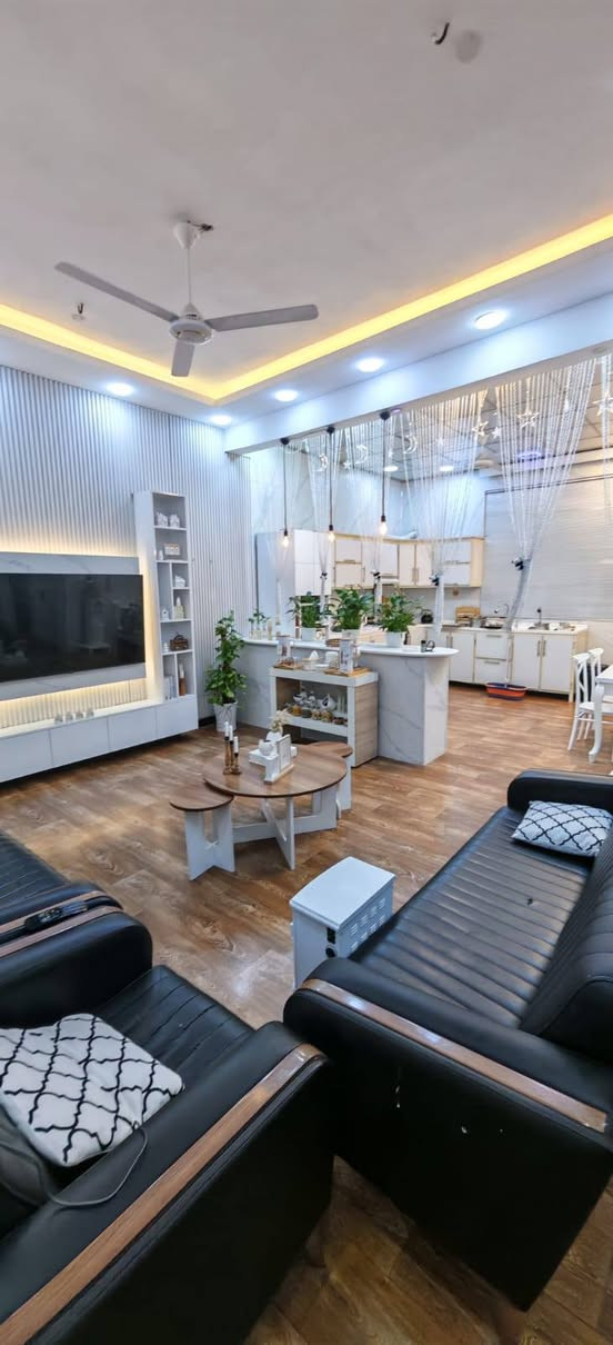 السلآم عليكم ورحمة الله وبركاته تحيه طيبه يعلن مكتب عقارات النور الذهبي عن توفر لدينا دار سكن للبيع مساحه ٢٠٠م طابو زراعي عراقي وكاله ونسخه من الطابو ابى الخصيب البهادريه قريب على شارع الفوك يم المفقس يحتوي على غرفتين نوم وصاله ومطبخ وديوان وكراج سعر ١٣٠مليون وقابل التفاوض *********** *********** زورنا في ابي الخصيب ابو الجوزي مجاور معمل الجابري للسخانات نستقبل كافات العروض العقاريه
