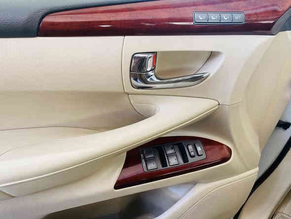 السلام عليكم
لكزز 2013مكفوله كفاله عامه من تبديل وصبغ عد الهلال الخلفي شبر كارت ومكانين PDR صغار

LX 570 SPORT
خليجي بريم 
فووول مواصفات  كشنات جلد
تدفئه تبريد الاماميات والخلفيات تدفئه وكهرباء
تبريد 3 قطع منفصل تحكم خلفي
محرك 5700//V8 مامفتوع فول ١/١ جنطه كهرباء كامره خلفيه
حساس امامي خلفي 
كراسي الاخيره كهرباء  شاشه عدد ٢ خلفيه 
ستيرن كهرباء 
جكات و رادار

السعر ٣٩٥ ورقه للاتصال *********** بي واتساب
