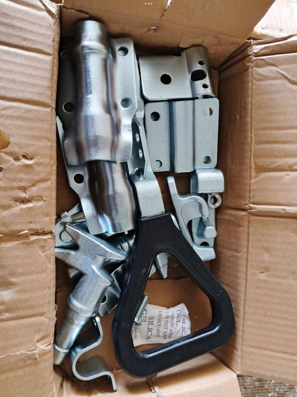 السلام عليكم
يدات باب براد جديد للبيع 
للحجز واتساب (***********) 
"يوجد خدمة توصيل جميع محافظات العراق "
