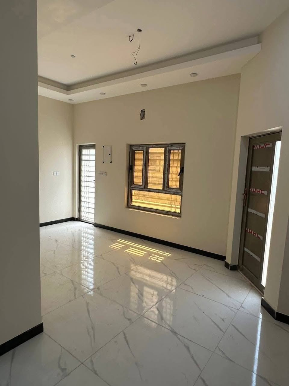 اعمال ديكورات منازل باسعار مناسبة اتصل واتساب او *********** المكان بغداد
