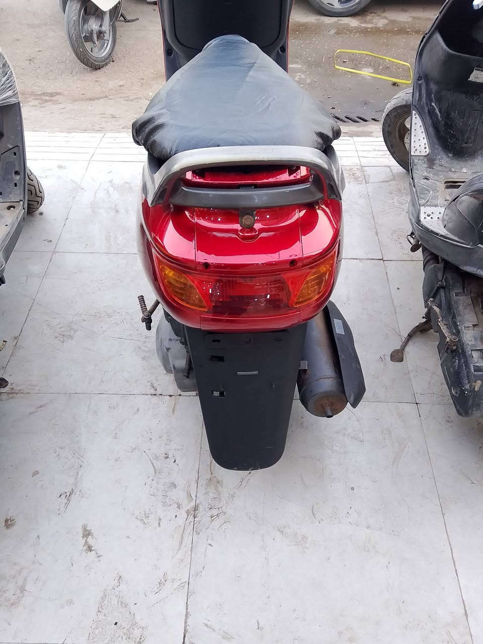 سلام عليكم فراشة رمبة بعده ماماشية ابد التفاصيل مذكورة بالفديو المحرك بعده لونه ذهبي مال شركة سعر 750 تجي للمعرض تكلب وتفحص براحتك تشوف محرك تقتنع بيه يلا تاخذه *********** العنوان الاسكان مجمع الياباني
