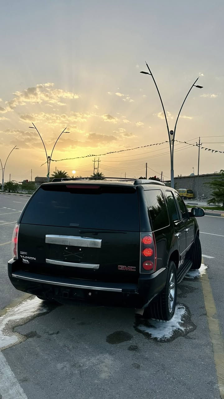 GMC Yukon Denali 
يوكن دينالي 🖤
مديل 12 
رقم بصره انكليزي بسمي تحويل ثاني يوم 
ممشى 140mi 
 الچاملغ الأمامي الايمن صبغ   
موصفات فول لـفول مختنكه 
مكينه 6.200
ويل كروم بلادي 
فتحة 
نقاط عميه 
حساسات كامرة 
كشنات كهرباء + حار بار +  ذاكرة تخزين 
كشن بيجي VIP
كشنات كلها كهرباء قلاب 
سترين كهرباء 
شاشتين 
اضائة ترحيب 
تشغيل عن بعد 
تبرير فول قطعتين ❄️
مكينه كير حداده تخم تاير كلها جديده 🆕  
العنوان: البصرة  
 بيع مستعجل باقي تفاصيل اتصل و تدلل
رقم التلفون: ***********  + وتساب

