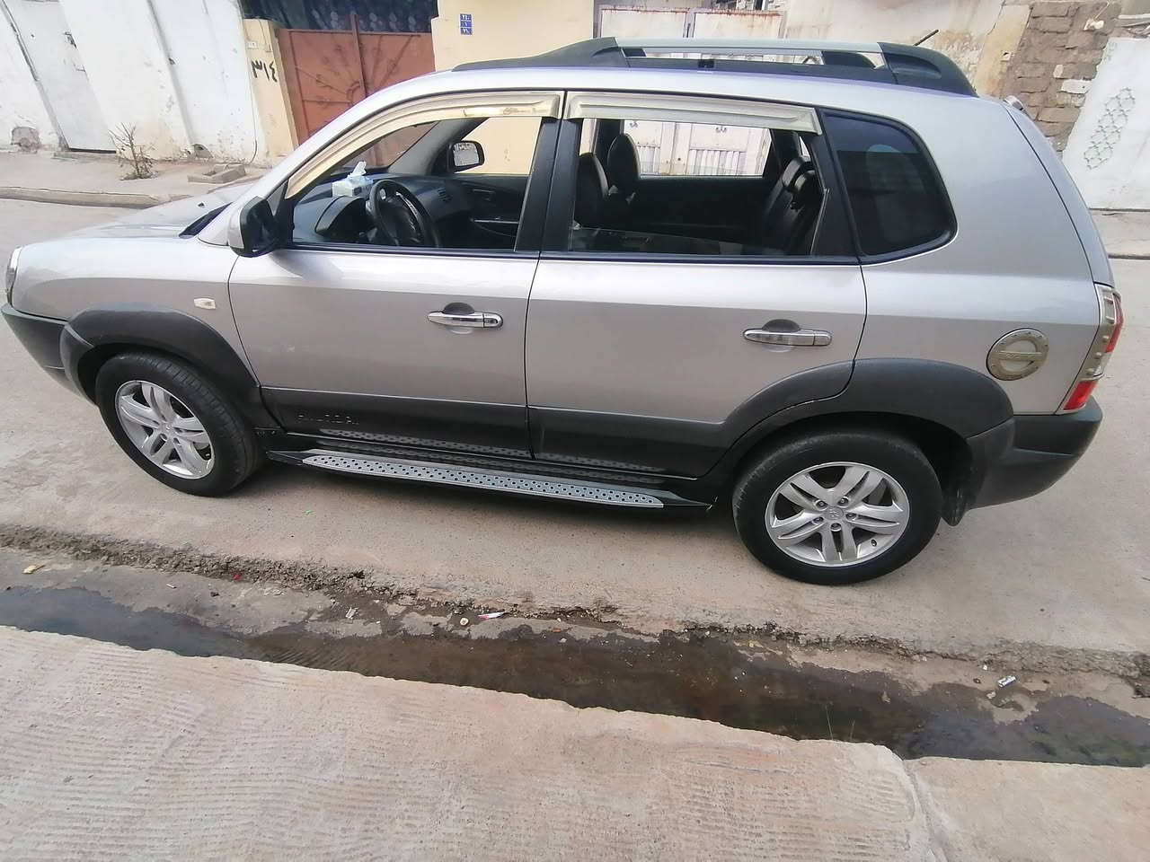 للبيع توكسن ٢٠١٠ فول السياره  جديده  رقم انكليزي سنويه بسمنا كابون ماستر بدون صبغ فقط قطعه تبديل بدون ضرر؛؛ السعر؛؛ ١٣٠؛؛ للستفسار؛ ***********؛؛؛ ***********
