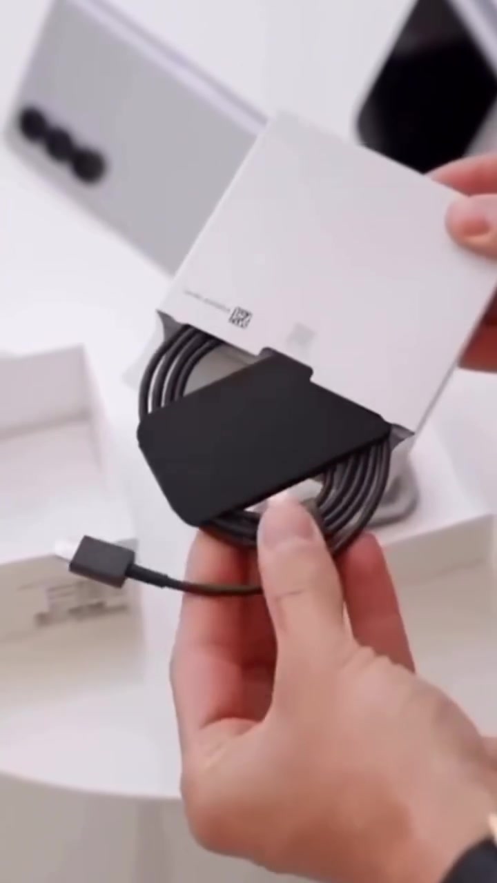 اسمع الفرق بنفسك!
فتحنا Galaxy Buds 3... والنتيجة؟
صوت نقي يغمرك ويخليك تحس كل نغمة وكأنك جوّا الموسيقى
تحكم ذكي، وعزل صوت يخليك تفصل عن كل شي حواليك
يعني مو مجرد سماعات...
هاي تجربة صوتية متكاملة من سامسونج
اختار سامسونج... واختار الصوت الصح


**إذا كنت صاحب هذا الإعلان وتريد حذفه لأي سبب، رجاءا أرسل رسالة إلى الدعم الفني**