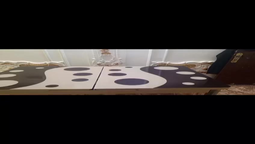 السلام عليكم ميز للبيع 6 كراسي رقمي ***********
