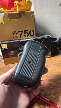 كرب بطاريات نيكون d750/d610 توصيل موجود لجميع محافظات العراق 5تالاف 🚛🚛...