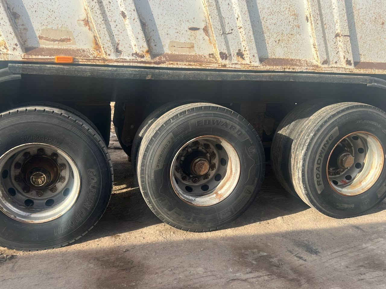 السلام عليكم عربانه للبيع اوزمن تخم تاير حداده جديده عربانه جاهزة من كلشي كهربائيات كلهه شغاله
***********
