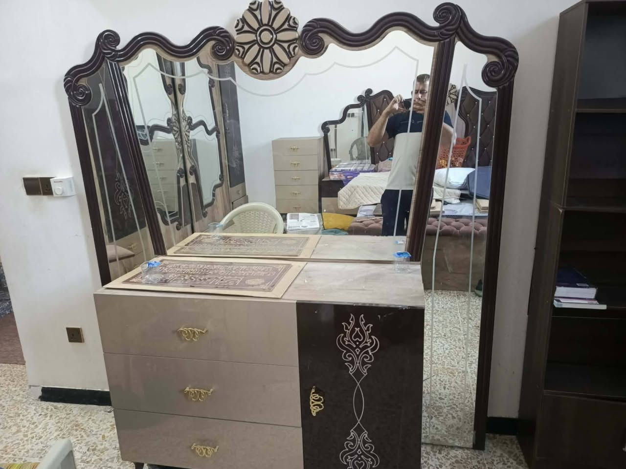 للبيع ٨ قطع غرفه نوم تركي سعر ٥٠٠
العنوان العامريه الفلوجه 
‏‪***********‬‏ للاستفسار
