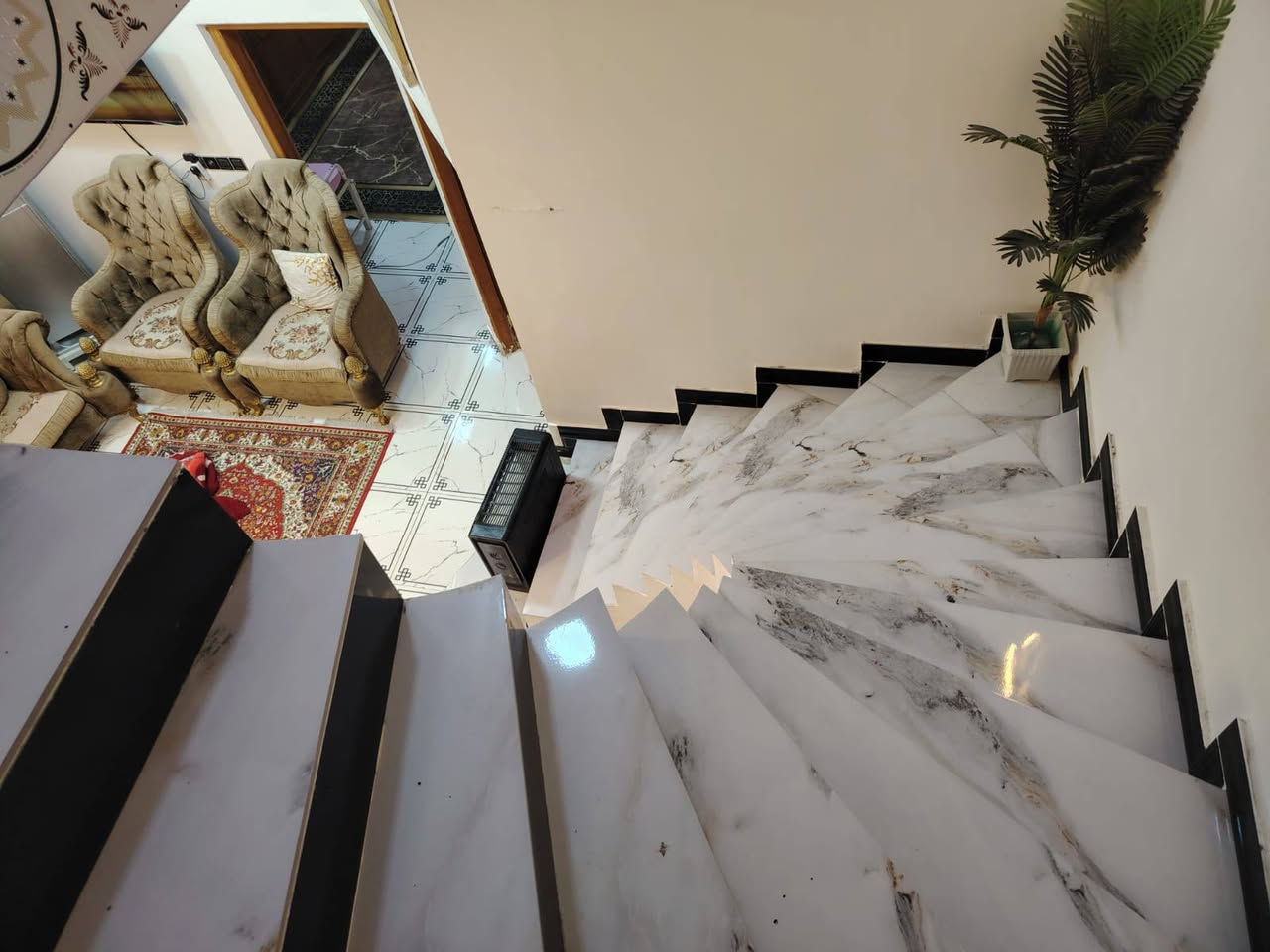 150 متر بي ورا البيت حديقه صغيره و مطبخ حراري ع طول البيت 13 طول العرظ مترتين و نص
سعر 67 بي مجال قليل
شارع الملعب كله تبليط قرب مدارس صقر روضه يمي مستوصف مدارس ابتدائي ومتوسط وثانوي للا ستفسار تواصلو معنا عبر الواتساب  ***********
