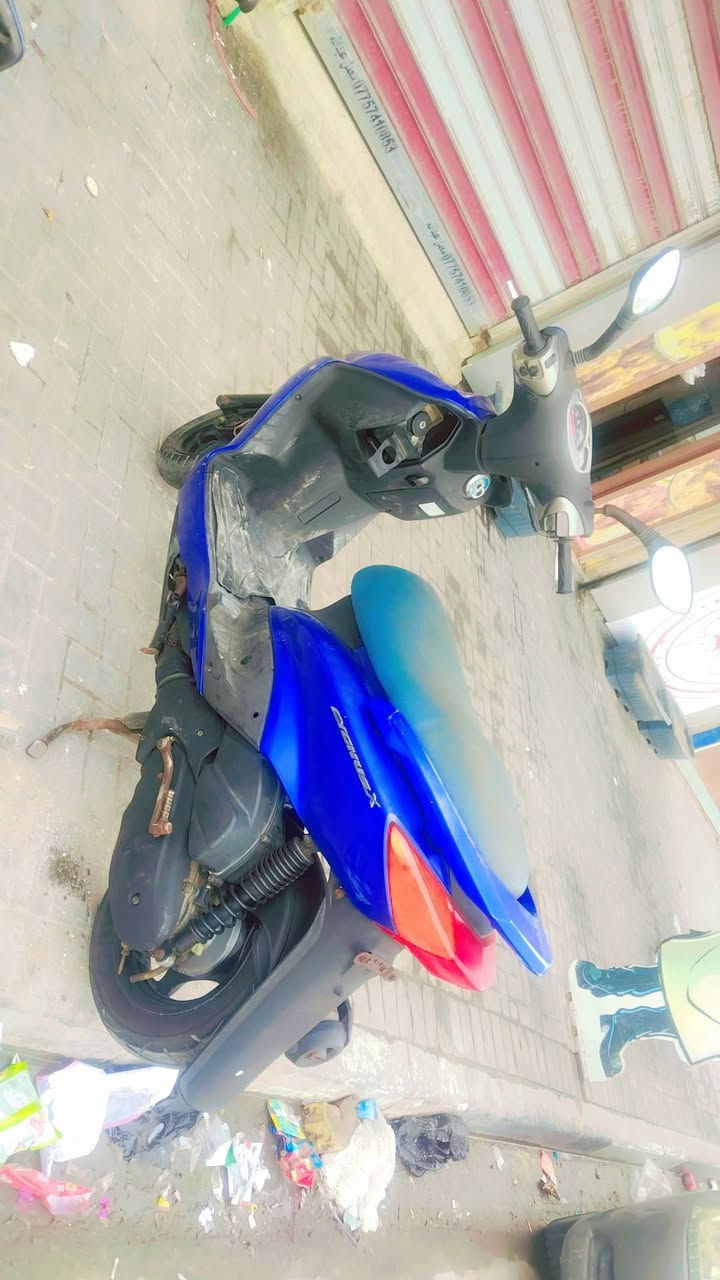 سلام عليكم ورحمة الله وبركاته
دراجه سكنس ١١٠
اخوان شرط الدراجه برغي بل كفر مامفتوح
بلاديه من الصطاب الآليت
المانه الدراجه بس كابريته مبدله الكابريته الاصليه موجوده الين جانت الدراجه متروكه والبنزين صاير لاستيك بطنها بدلتها الاصليه موجوده
اشاير سلف الصطاب هورن لايت ستان حساس كله شغال الدراجه باكيت 
مكاني البصره قبله
اي ستفسار رقم ***********
