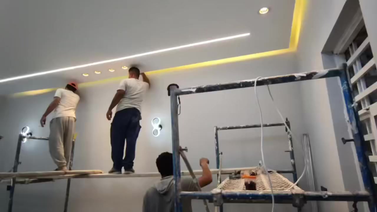 للبيع بيت  🏠 المكان الحمزه الشرقي قرب مركز الشباب خامس بيت عن شارع العام البيت يتكون من براني 6x4 ومطبخ 3x4 غرفة 5x5 نقص باب الغرفة صالة 4x5 وبيتونه مال السطح 4x5 
البيت عكادة بنيان جديد ومرتب بشكل السطح مالته شتاكير حته الصحيات مالته مرتبهن سيراميك وديكور وطارمة ومنور وحمام داخلي وصحيات خراجية البيت ما ناقصة كلشي فذ ملاحضات قليلة  اللاتصال ***********
