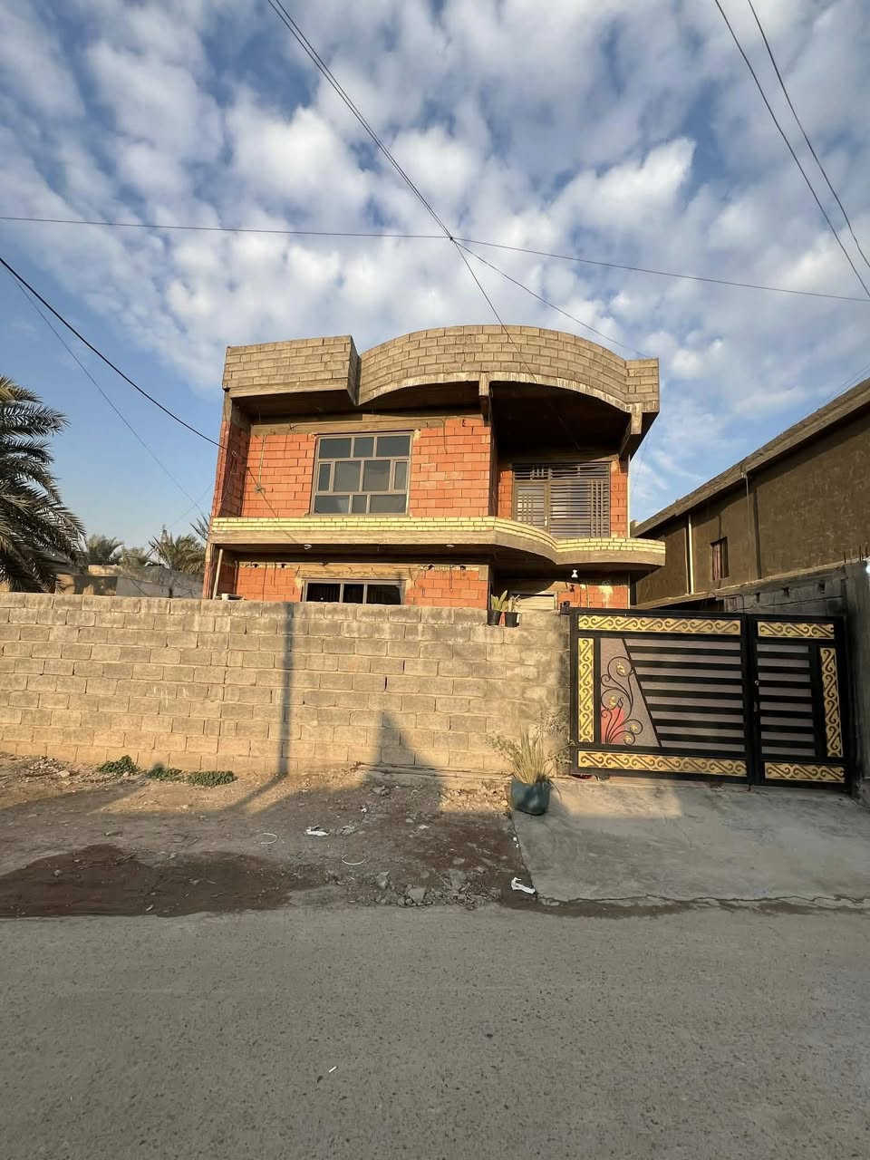 دار للبيع
المدائن شارع سيد علي
المساحة 200 متر طابو صرف سكني
التفاصيل 
استقبال 6x4
صاله 7x3
غرفة 4x4
غرفة 5x4
غرفة4x6
مطبخ حار3x2
مطبخ بارد 4x3
صحيات عدد 3
كراج 7x3
حديقة 7x3
الاستفسار  ***********
