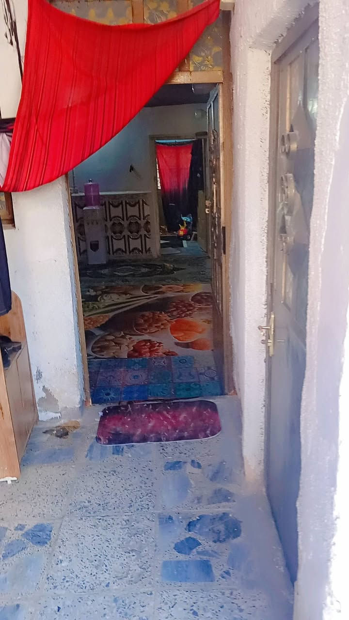 السلام عليكم بيت للبيع المساحة 120 متر السايد الواحد الكرغولية مقابل ماركت الهدى يحتوي على حمام خارجي خارجية وطرمة كبيرة واستقبال كبير وغرفتين ومطبخ وحمام داخلي
الاتصال ***********بي مجال
